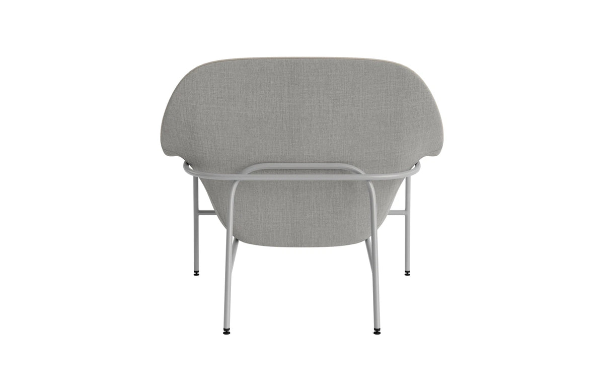 Drape Lounge-Sessel niedrig Grau stahl Remix in Remix 133 präsentiert im Onlineshop von KAQTU Design AG. Sessel mit Armlehnen ist von Normann Copenhagen