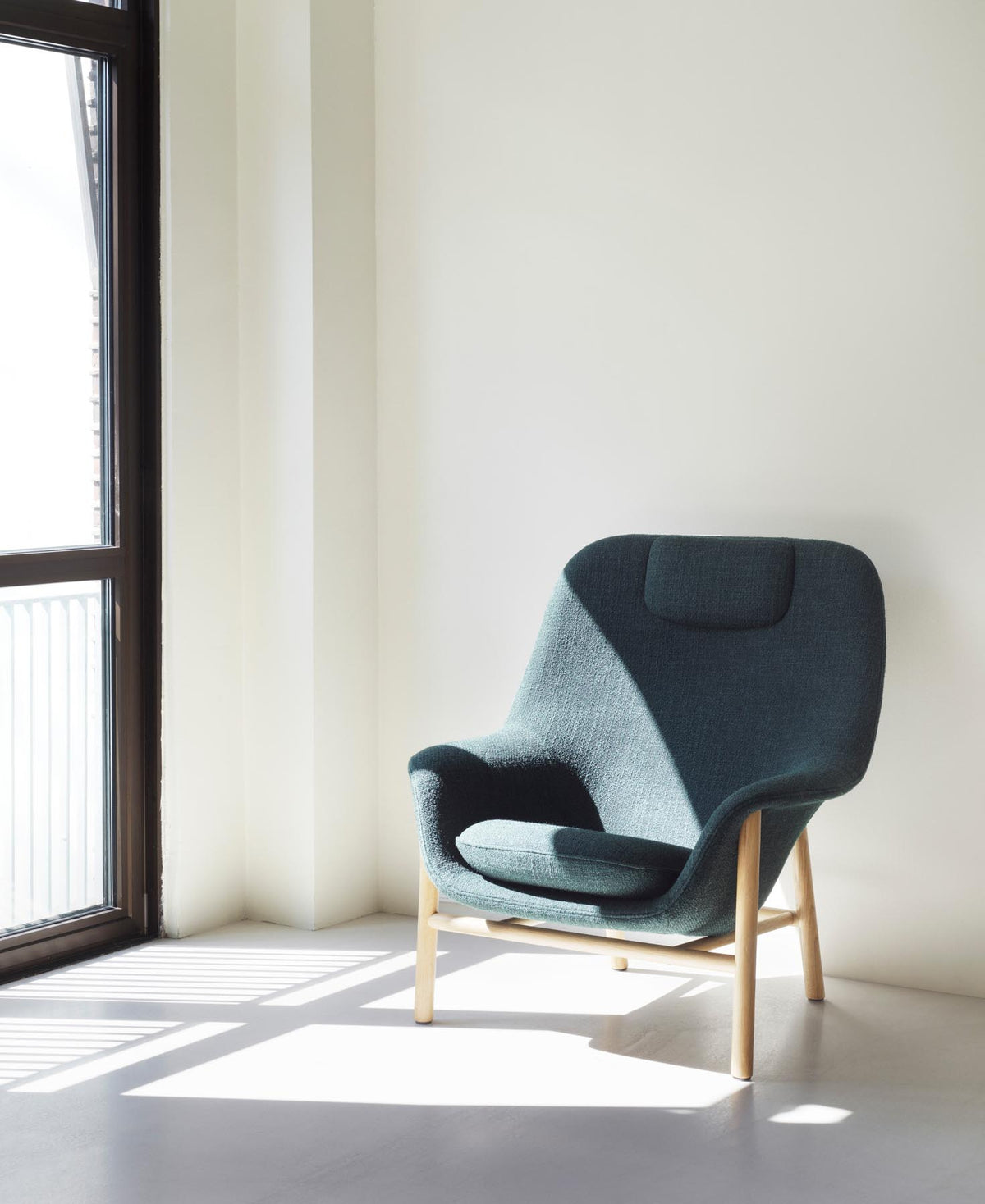 Drape Lounge-Sessel hoch Eiche Ultra in Ultra 41599 präsentiert im Onlineshop von KAQTU Design AG. Sessel ist von Normann Copenhagen