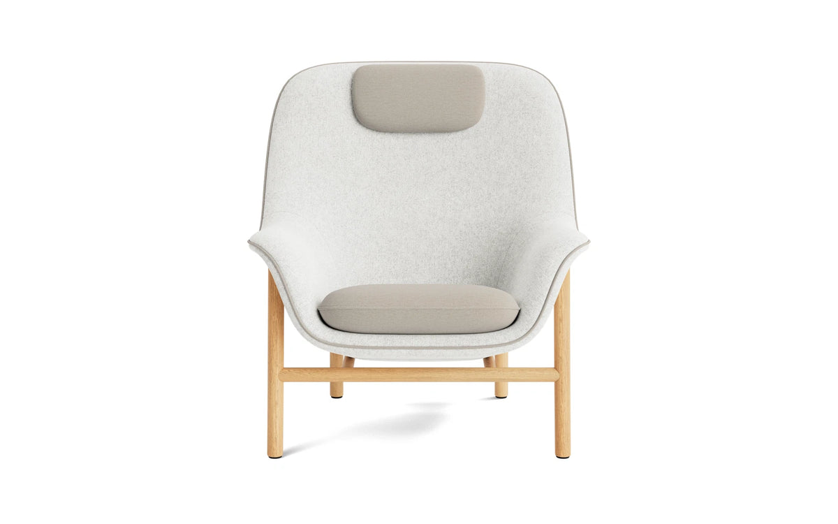 Drape Lounge-Sessel hoch mitt Kopfstütze Eiche Hallingdal in Hallingdal 110 präsentiert im Onlineshop von KAQTU Design AG. Sessel ist von Normann Copenhagen