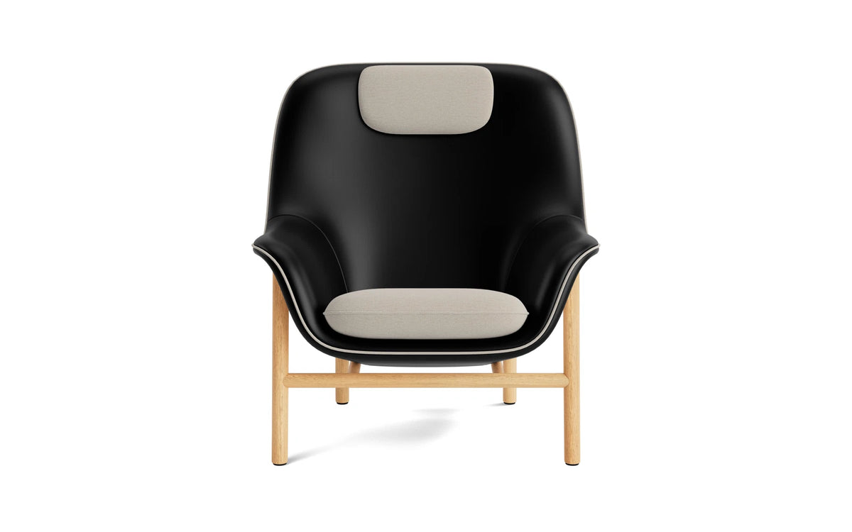 Drape Lounge-Sessel hoch mitt Kopfstütze Eiche Ultra Leder in Ultra 41599 präsentiert im Onlineshop von KAQTU Design AG. Sessel mit Armlehnen ist von Normann Copenhagen