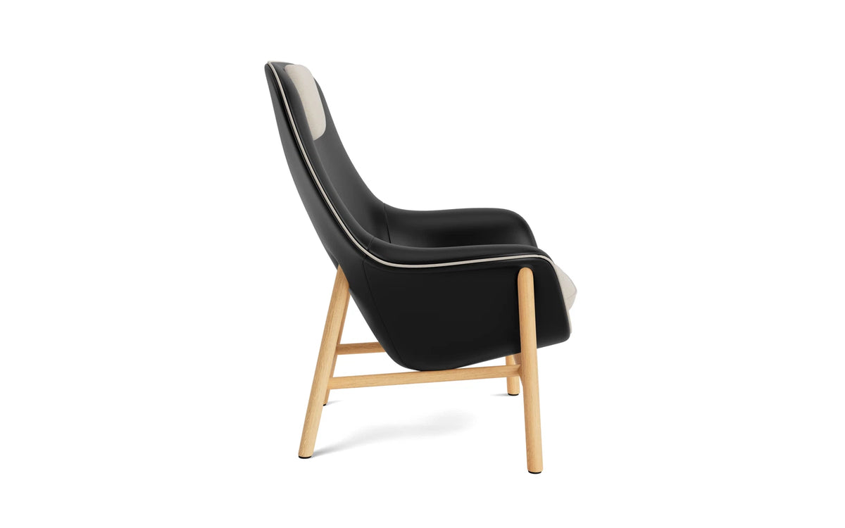 Drape Lounge-Sessel hoch mitt Kopfstütze Eiche Ultra Leder in Ultra 41599 präsentiert im Onlineshop von KAQTU Design AG. Sessel mit Armlehnen ist von Normann Copenhagen