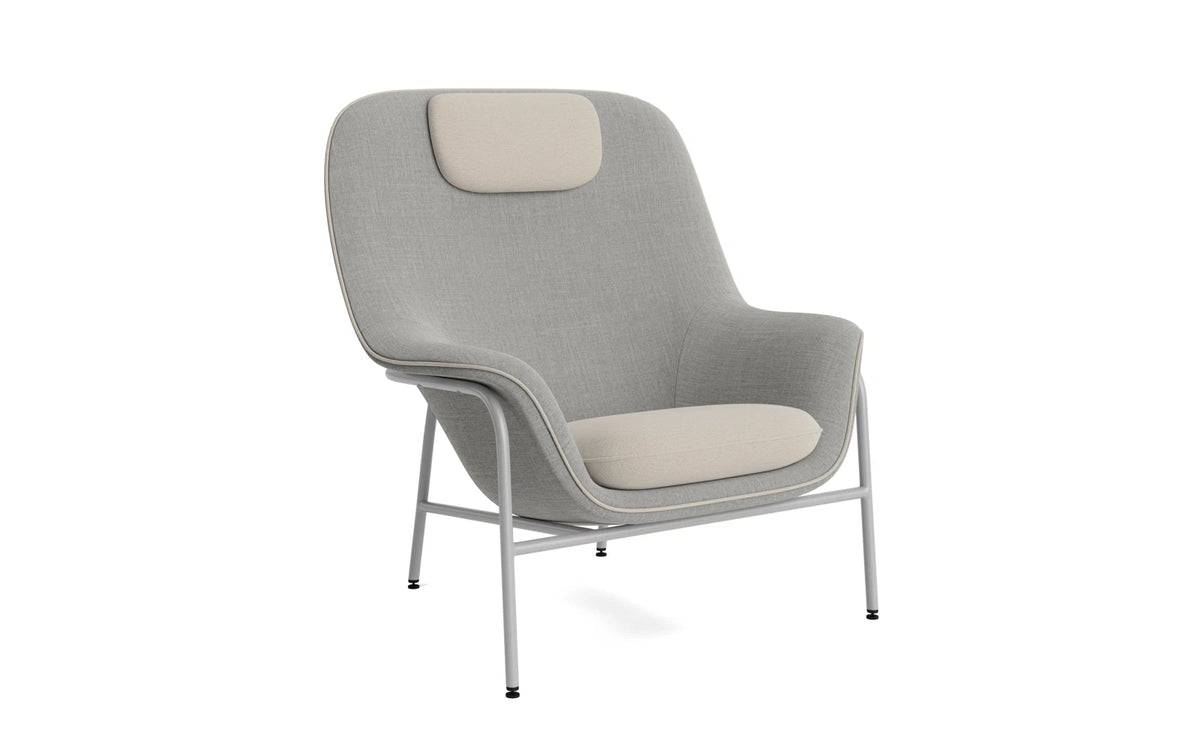 Drape Lounge-Sessel hoch mitt Kopfstütze grauem Stahl Remix in Remix 133 präsentiert im Onlineshop von KAQTU Design AG. Sessel ist von Normann Copenhagen