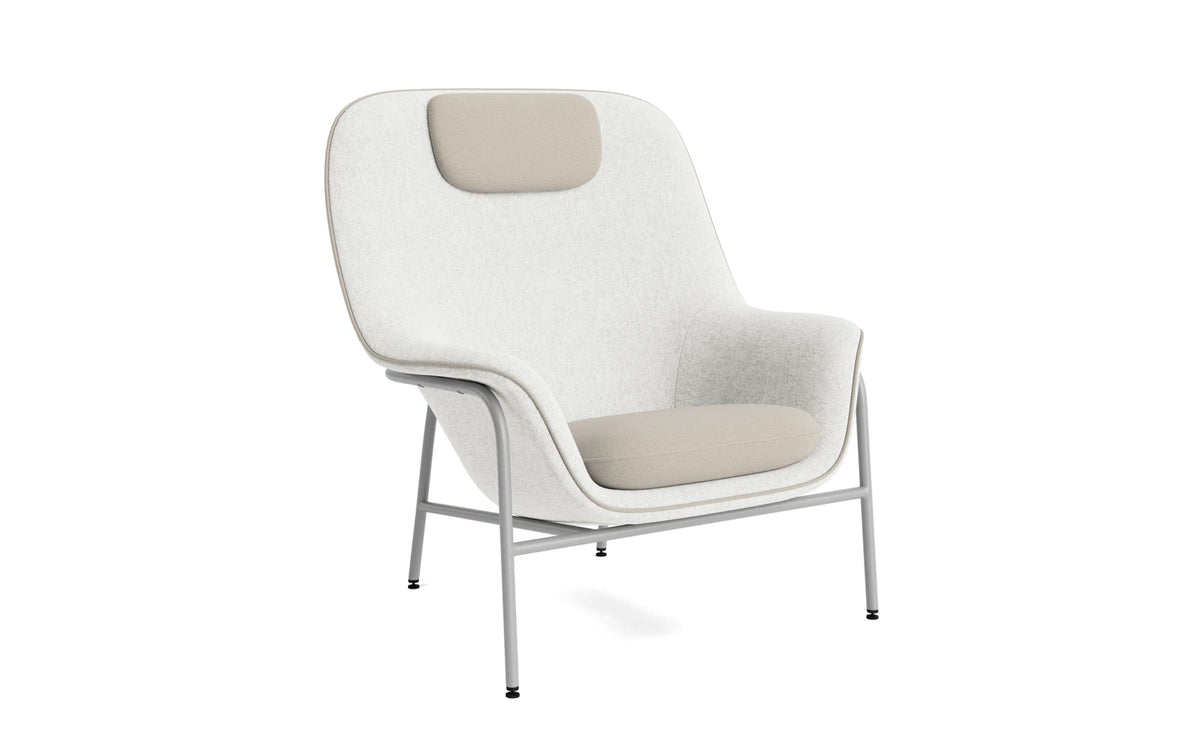 Drape Lounge Sessel Hoch mit Kopfstütze in Hallingdal 110 präsentiert im Onlineshop von KAQTU Design AG. Sessel mit Armlehnen ist von Normann Copenhagen