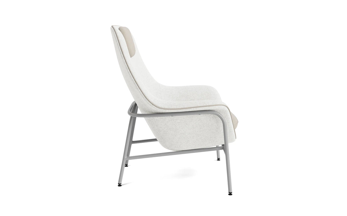 Drape Lounge Sessel Hoch mit Kopfstütze in Hallingdal 110 präsentiert im Onlineshop von KAQTU Design AG. Sessel mit Armlehnen ist von Normann Copenhagen