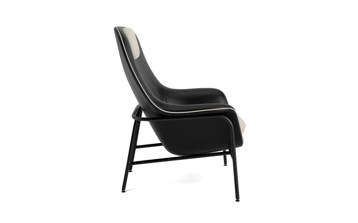 Drape Lounge Sessel Hoch mit Kopfstütze in Ultra 41599 präsentiert im Onlineshop von KAQTU Design AG. Sessel mit Armlehnen ist von Normann Copenhagen