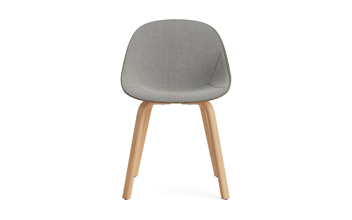 Mat Stuhl Frontpolster Seegras Buchenholz in Remix 133 präsentiert im Onlineshop von KAQTU Design AG. Stuhl ist von Normann Copenhagen