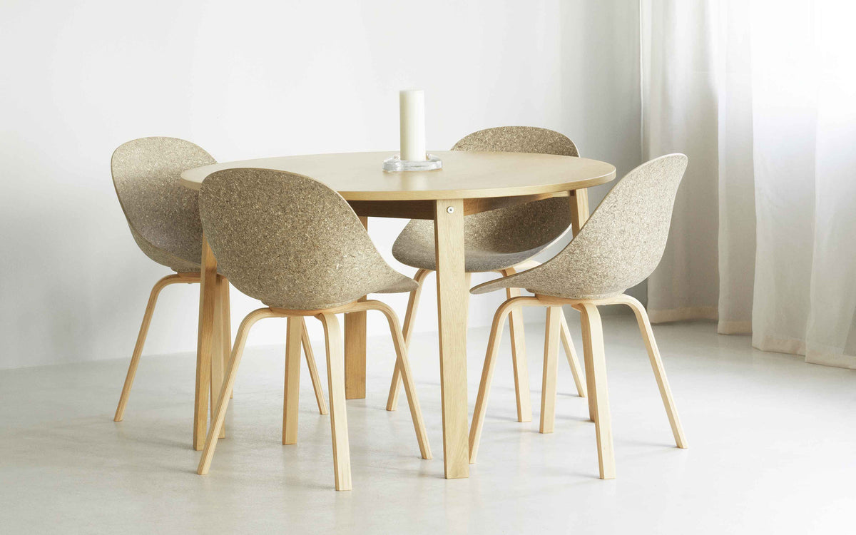 Mat Stuhl Frontpolster Seegras Buchenholz in Hallingdal 110 präsentiert im Onlineshop von KAQTU Design AG. Stuhl ist von Normann Copenhagen