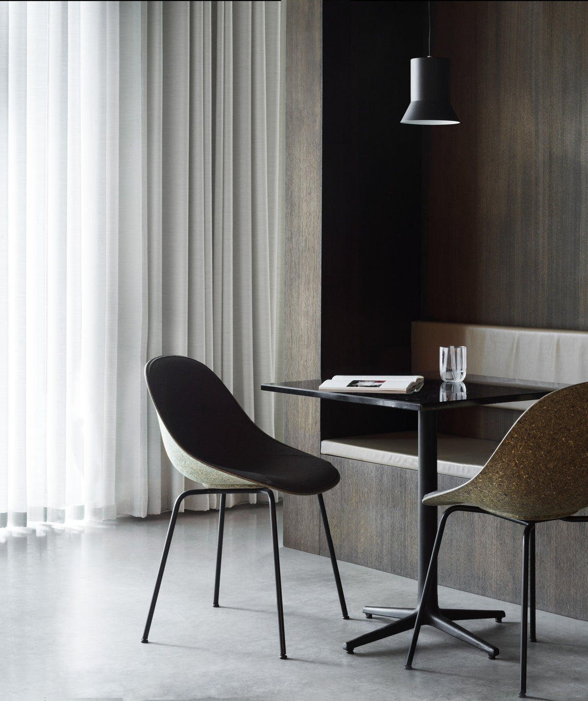 Mat Stuhl polster Seegras Creme stahl in Ultra 41599 präsentiert im Onlineshop von KAQTU Design AG. Stuhl ist von Normann Copenhagen
