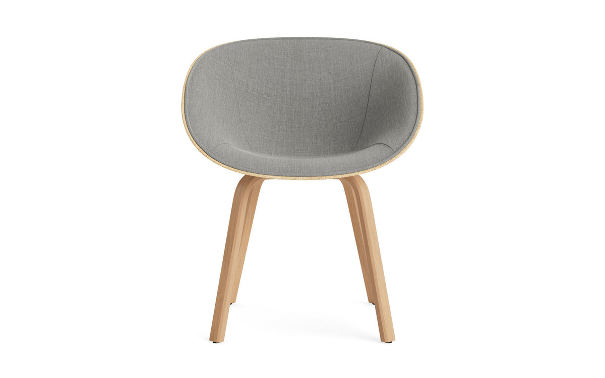 Mat Lehnstuhl Frontpolster Hanffasern Buchenholz in Remix 133 präsentiert im Onlineshop von KAQTU Design AG. Stuhl mit Armlehne ist von Normann Copenhagen