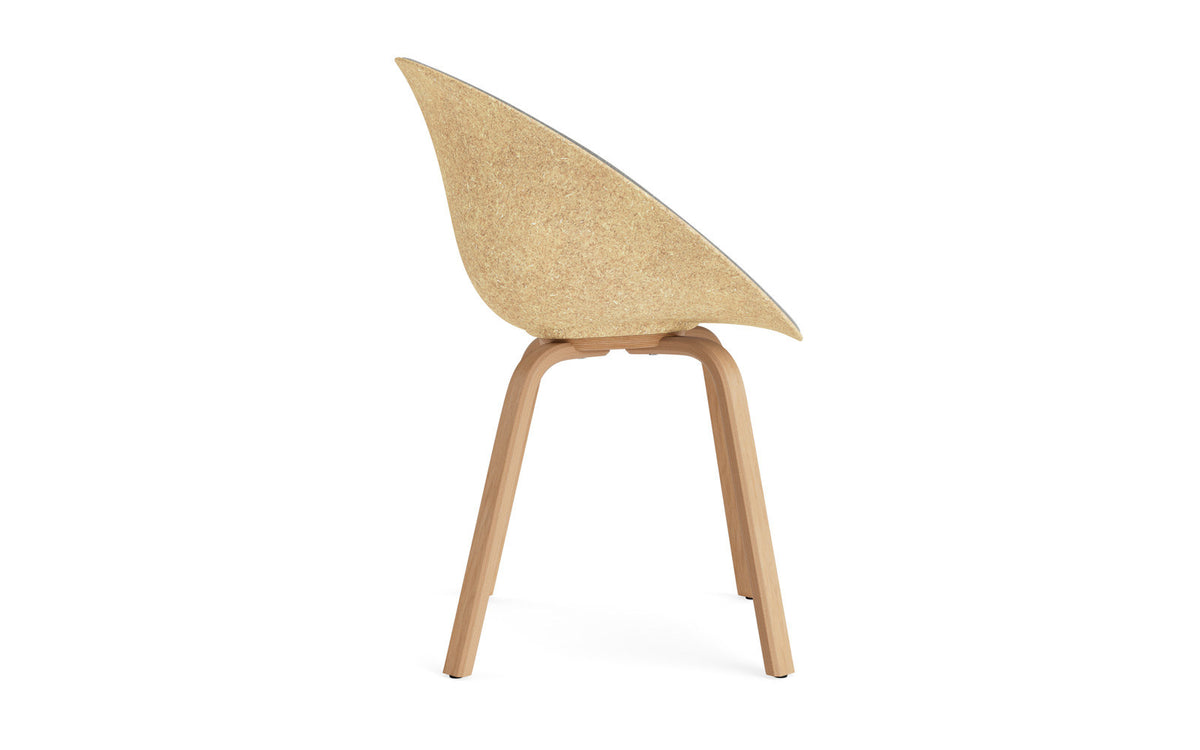 Mat Lehnstuhl Frontpolster Hanffasern Buchenholz in Remix 133 präsentiert im Onlineshop von KAQTU Design AG. Stuhl mit Armlehne ist von Normann Copenhagen