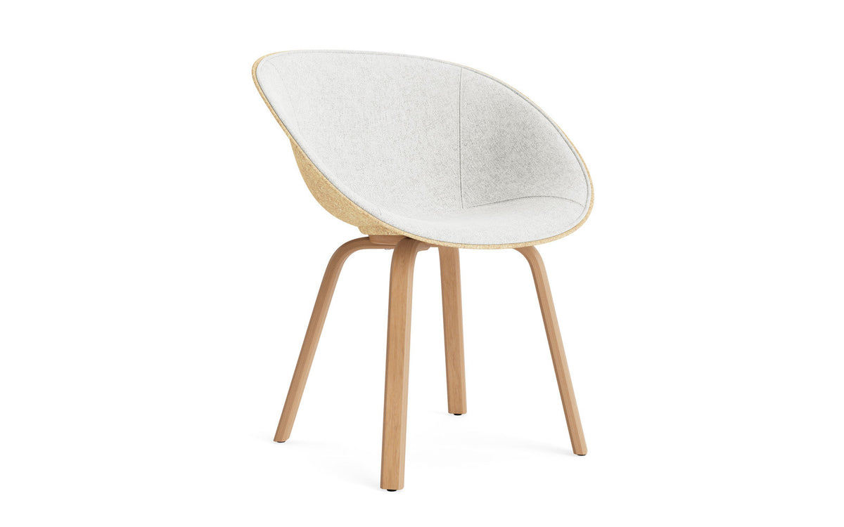 Mat Lehnstuhl Frontpolster Hanffasern Buchenholz in Hallingdal 110 präsentiert im Onlineshop von KAQTU Design AG. Stuhl mit Armlehne ist von Normann Copenhagen