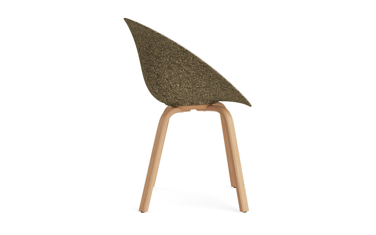 Mat Lehnstuhl Frontpolster Seegras Buchenholz in Hallingdal 110 präsentiert im Onlineshop von KAQTU Design AG. Stuhl mit Armlehne ist von Normann Copenhagen