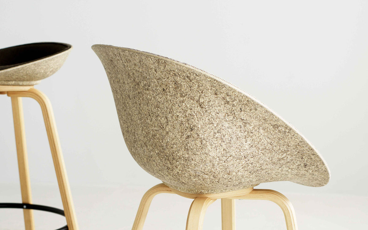 Mat Lehnstuhl Frontpolster Seegras Buchenholz in Hallingdal 110 präsentiert im Onlineshop von KAQTU Design AG. Stuhl mit Armlehne ist von Normann Copenhagen
