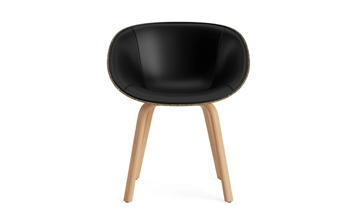 Mat Lehnstuhl Frontpolster Seegras Buchenholz Gruppe 7 in Ultra 41599 präsentiert im Onlineshop von KAQTU Design AG. Stuhl mit Armlehne ist von Normann Copenhagen