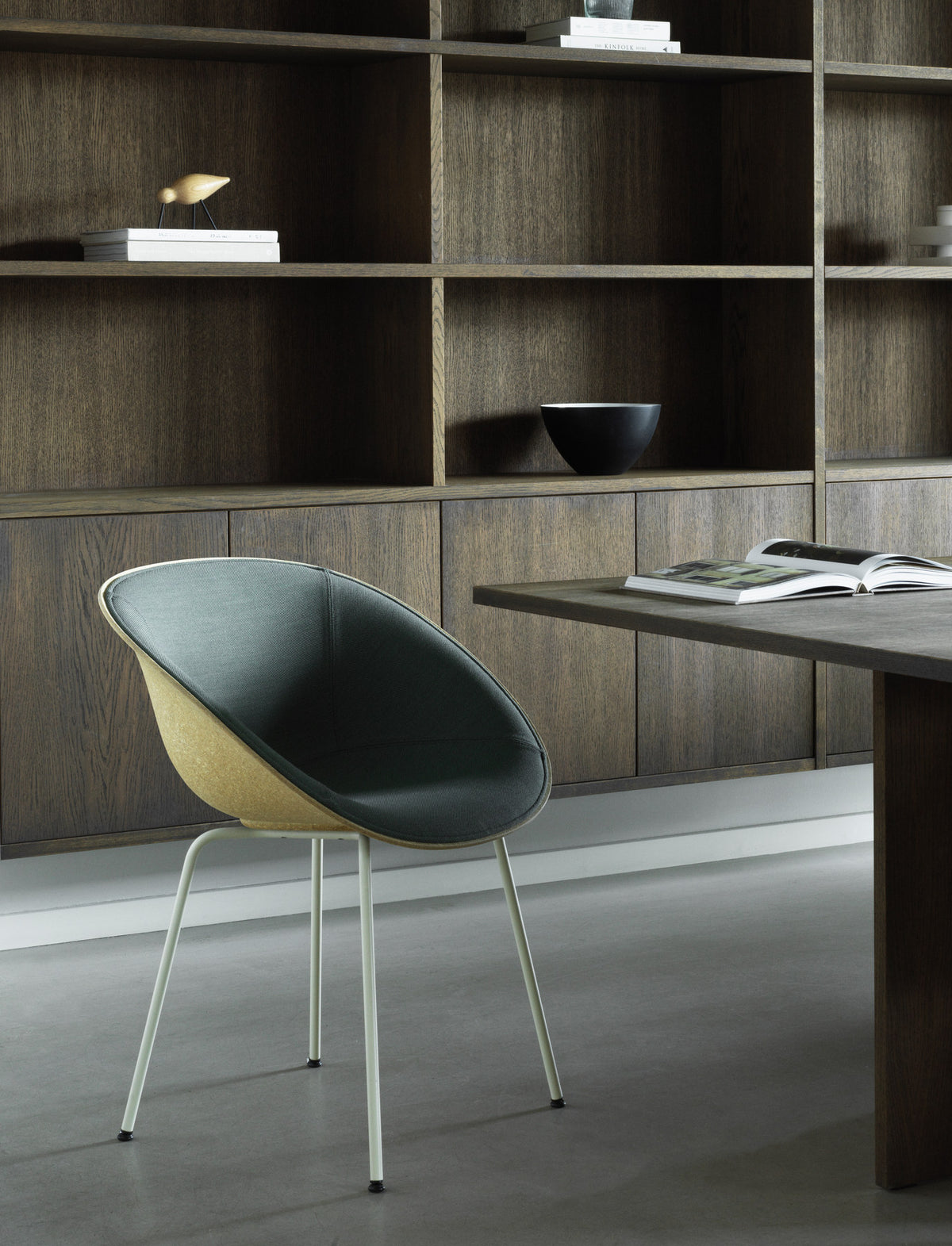 Mat Lehnstuhl polster Hanffasern Creme stahl in Hallingdal 110 präsentiert im Onlineshop von KAQTU Design AG. Stuhl mit Armlehne ist von Normann Copenhagen