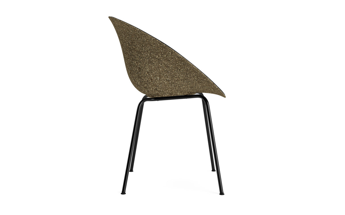 Mat Lehnstuhl polster Seegras Schwartz stahl in Ultra 41599 präsentiert im Onlineshop von KAQTU Design AG. Stuhl mit Armlehne ist von Normann Copenhagen