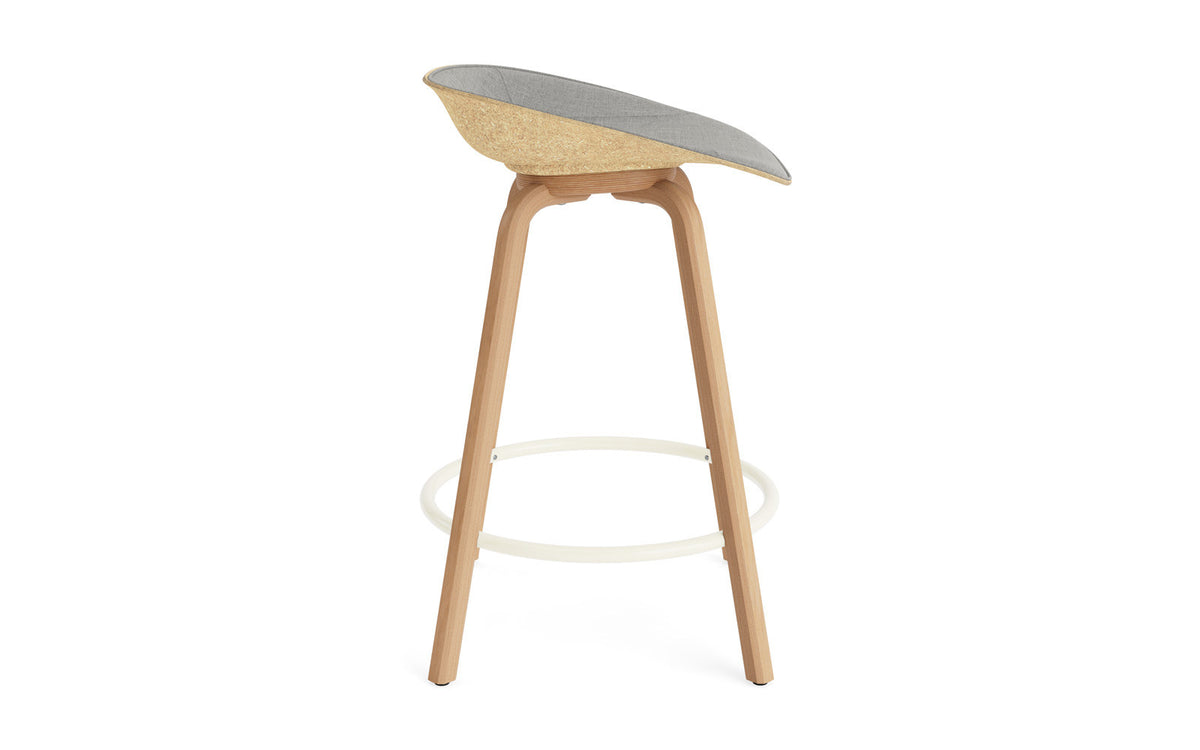 Mat Barstuhl 65 cm Frontpolster Hanffasern Buchenholz/creme in Remix 133 präsentiert im Onlineshop von KAQTU Design AG. Barstuhl ist von Normann Copenhagen