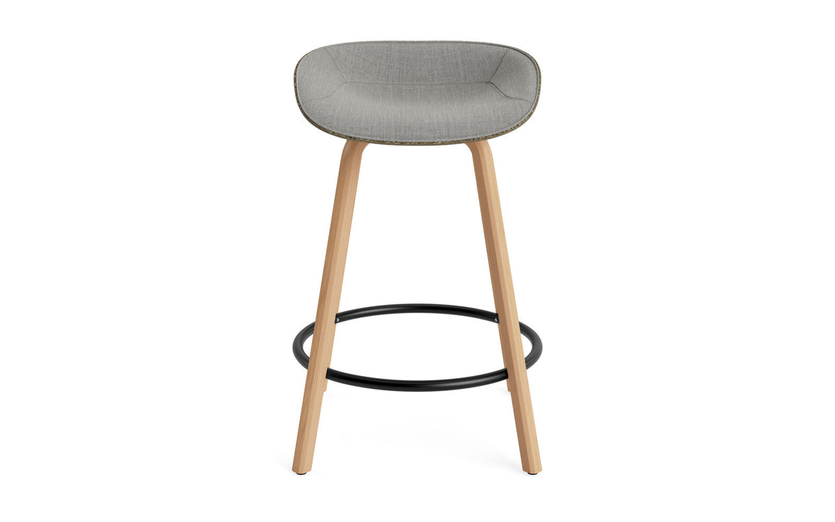 Mat Barstuhl 65 cm Frontpolster Seegras Buchenholz/schwarz in Remix 133 präsentiert im Onlineshop von KAQTU Design AG. Barstuhl ist von Normann Copenhagen