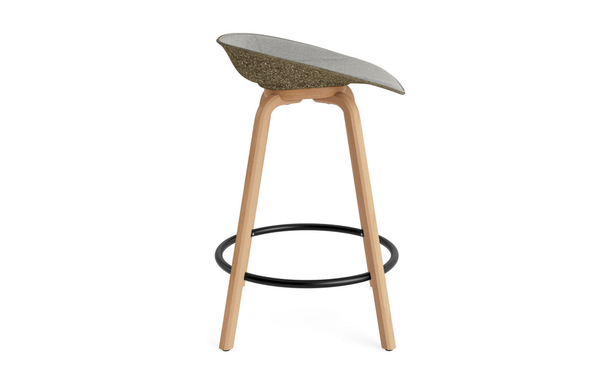Mat Barstuhl 65 cm Frontpolster Seegras Buchenholz/schwarz in Remix 133 präsentiert im Onlineshop von KAQTU Design AG. Barstuhl ist von Normann Copenhagen