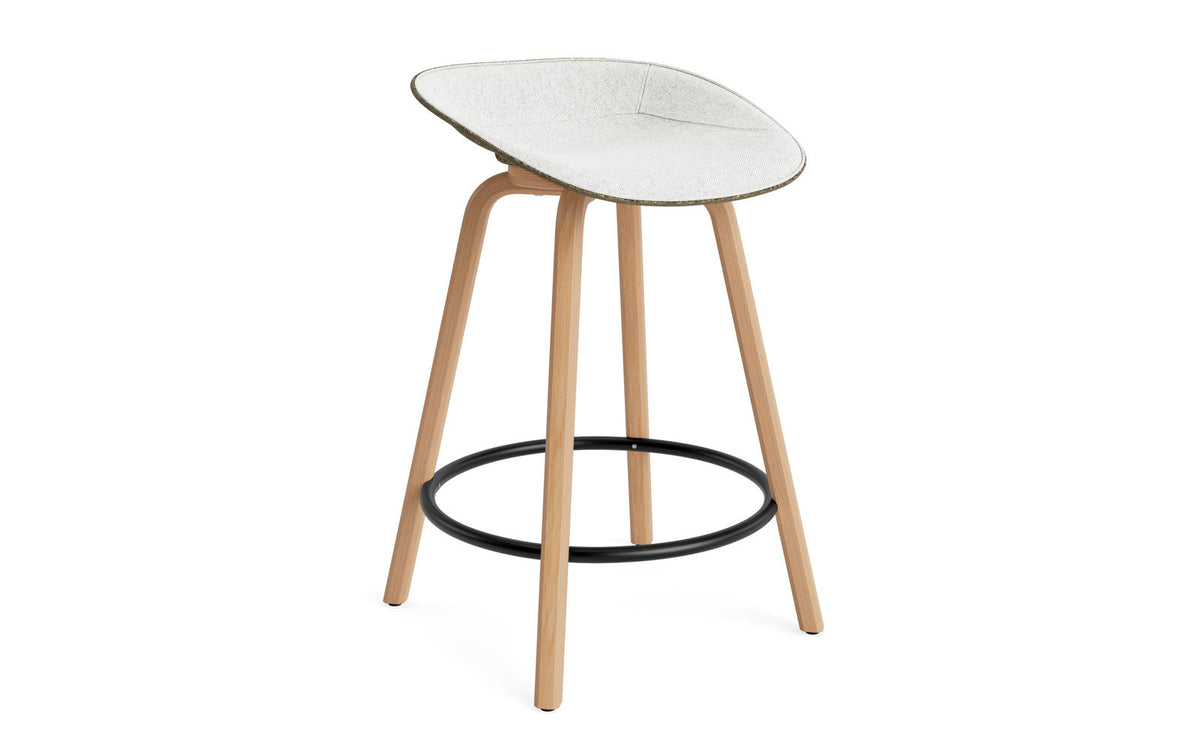 Mat Barstuhl 65 cm Frontpolster Seegras Buchenholz/schwarz in Hallingdal 110 präsentiert im Onlineshop von KAQTU Design AG. Barstuhl ist von Normann Copenhagen
