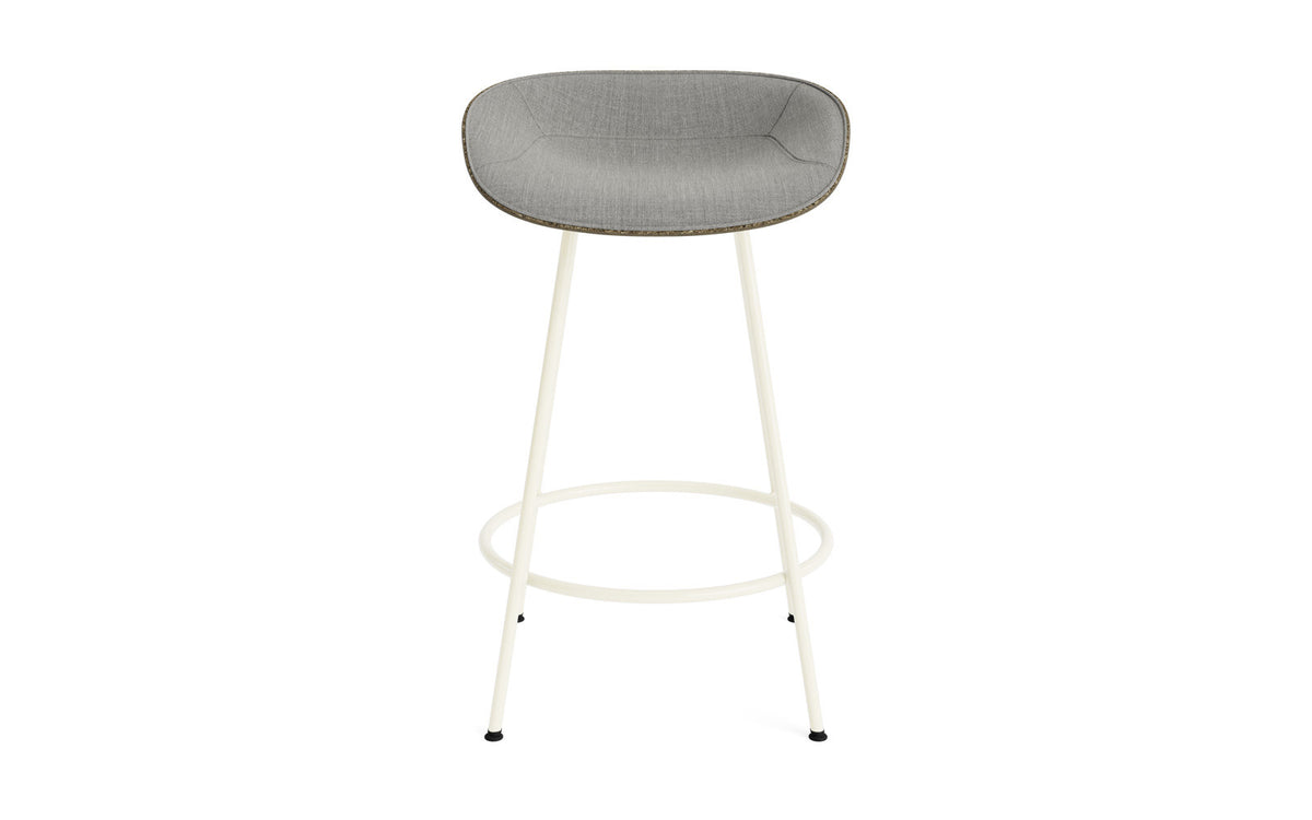 Mat Barstuhl 65 cm Frontpolster Seegras creme Stahl in Remix 133 präsentiert im Onlineshop von KAQTU Design AG. Barstuhl ist von Normann Copenhagen