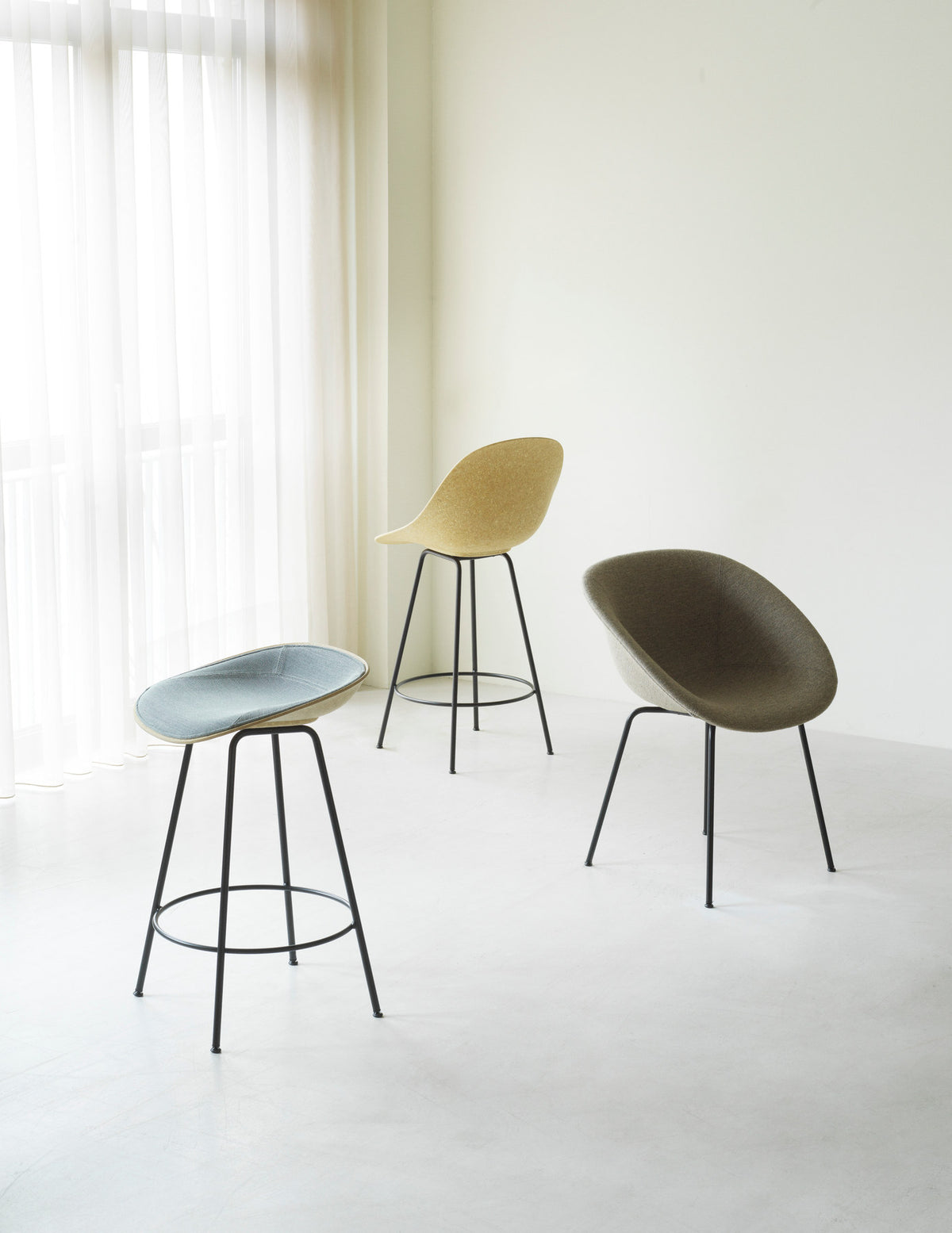 Mat Barstuhl 65 cm Frontpolster Seegras creme Stahl in Hallingdal 110 präsentiert im Onlineshop von KAQTU Design AG. Barstuhl ist von Normann Copenhagen