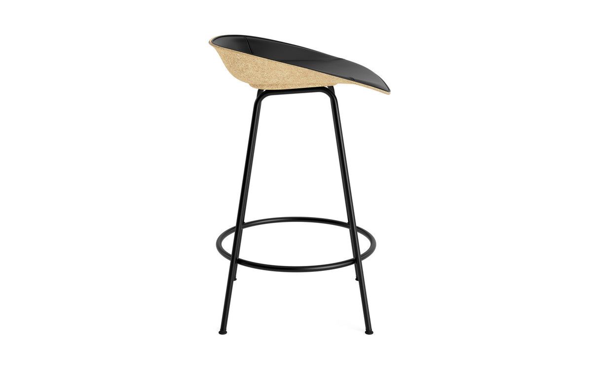 Mat Barstuhl 65 cm Frontpolster Hanffasern schwarzes Stahl in Ultra 41599 präsentiert im Onlineshop von KAQTU Design AG. Barstuhl ist von Normann Copenhagen