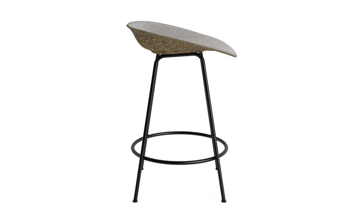 Mat Barstuhl 65 cm Frontpolster Seegras schwartz Stahl in Remix 133 präsentiert im Onlineshop von KAQTU Design AG. Barstuhl ist von Normann Copenhagen