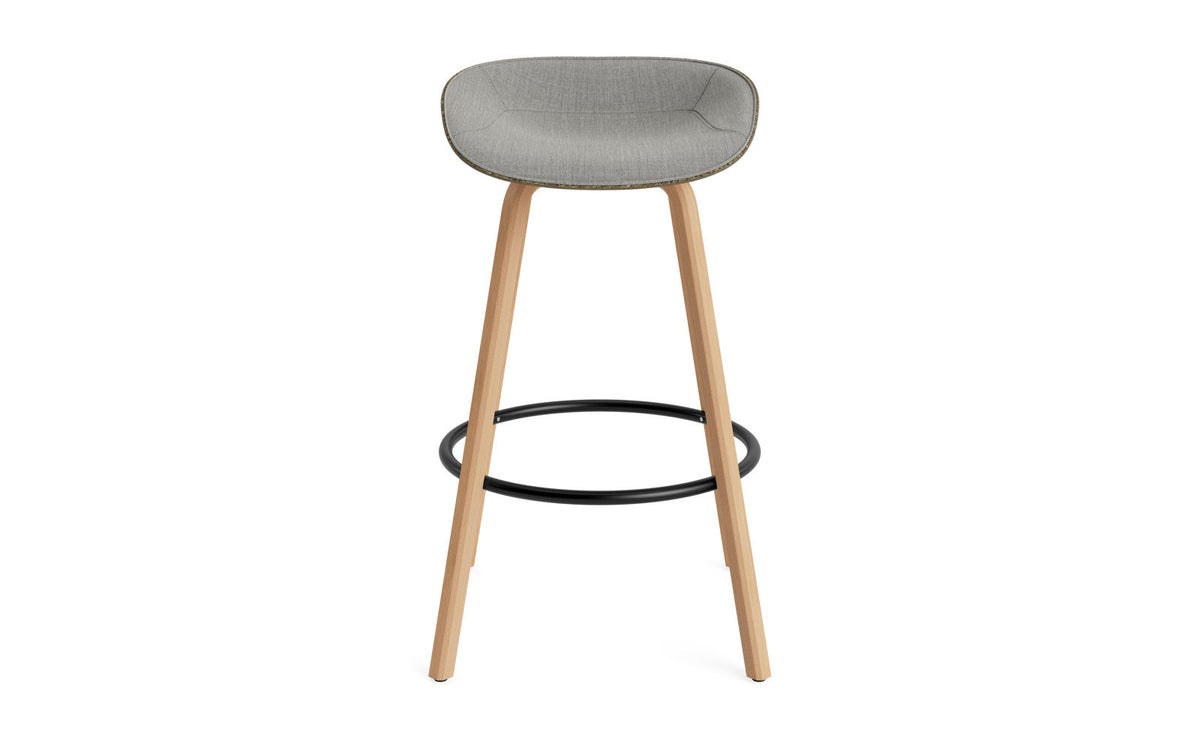 Mat Barstuhl 75 cm Frontpolster Seegras Buchenholz/schwarz in Remix 133 präsentiert im Onlineshop von KAQTU Design AG. Barstuhl ist von Normann Copenhagen