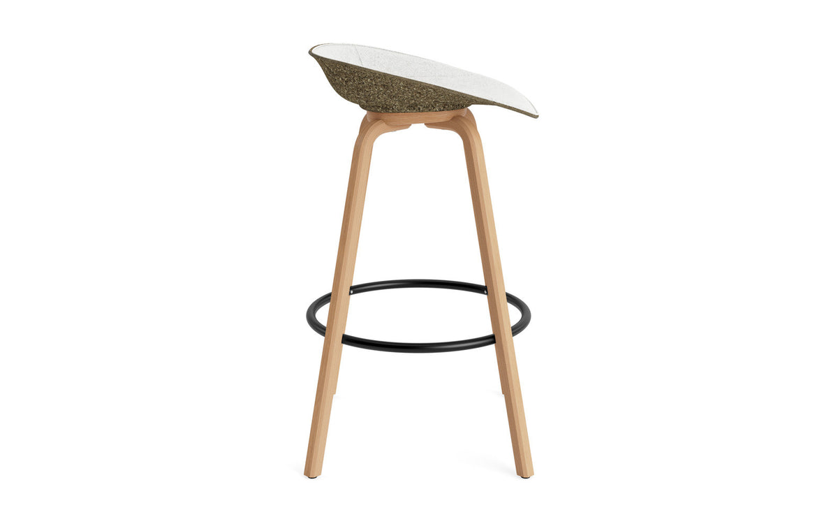 Mat Barstuhl 75 cm Frontpolster Seegras Buchenholz/schwarz in Hallingdal 110 präsentiert im Onlineshop von KAQTU Design AG. Barstuhl ist von Normann Copenhagen