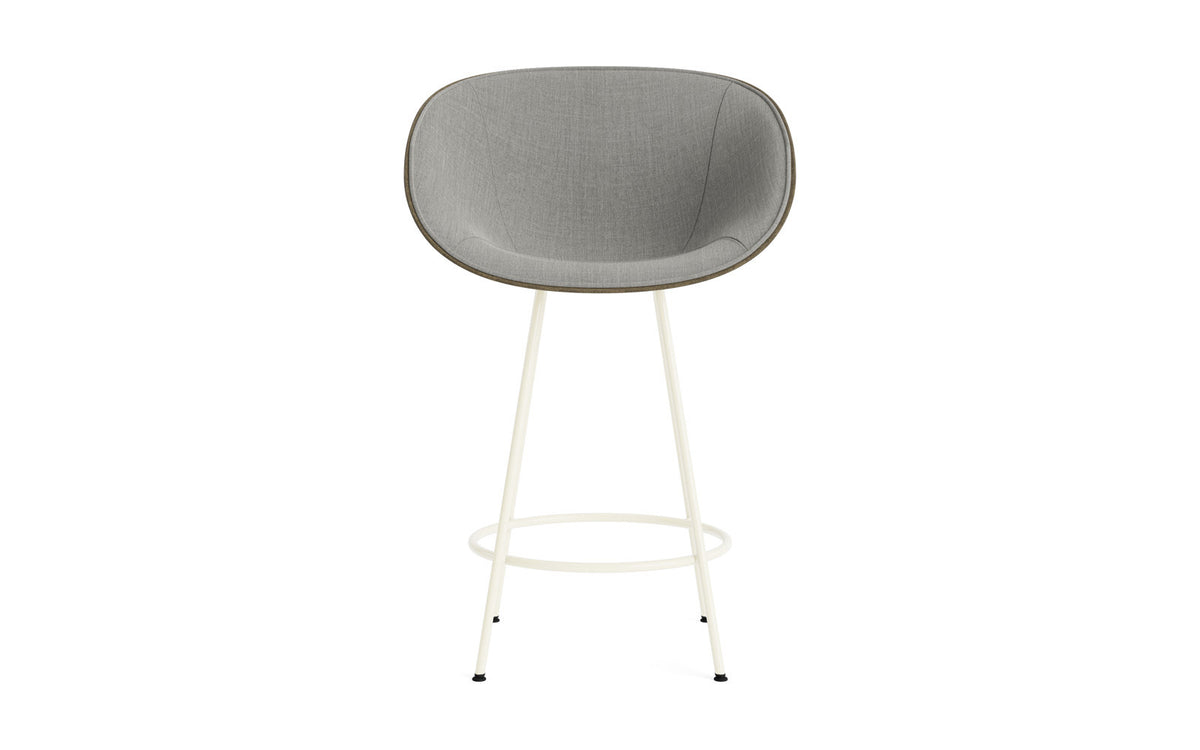 Mat Barstuhl mit Armlehne 65 cm Frontpolster Seegras creme Stahl in Remix 133 präsentiert im Onlineshop von KAQTU Design AG. Barstuhl ist von Normann Copenhagen