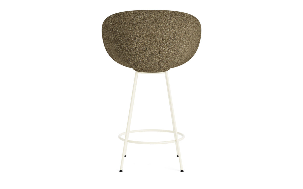 Mat Barstuhl mit Armlehne 65 cm Frontpolster Seegras creme Stahl in Ultra 41599 präsentiert im Onlineshop von KAQTU Design AG. Barstuhl ist von Normann Copenhagen