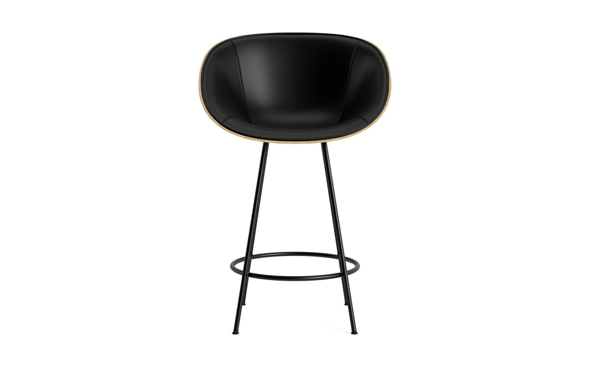Mat Barstuhl mit Armlehne 65 cm Frontpolster Hanffasern schwarzes Stahl in Ultra 41599 präsentiert im Onlineshop von KAQTU Design AG. Barstuhl ist von Normann Copenhagen