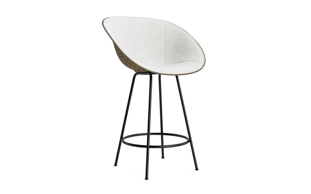 Mat Barstuhl mit Armlehne 65 cm Frontpolster Seegras schwartz Stahl in Hallingdal 110 präsentiert im Onlineshop von KAQTU Design AG. Barstuhl ist von Normann Copenhagen