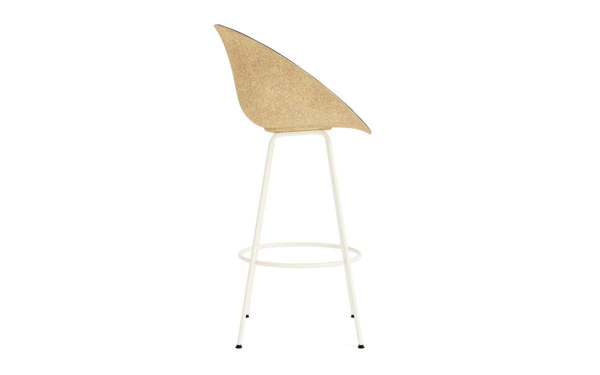 Mat Barstuhl mit Armlehne 75 cm Frontpolster Hanffasern creme Stahl in Ultra 41599 präsentiert im Onlineshop von KAQTU Design AG. Barstuhl ist von Normann Copenhagen