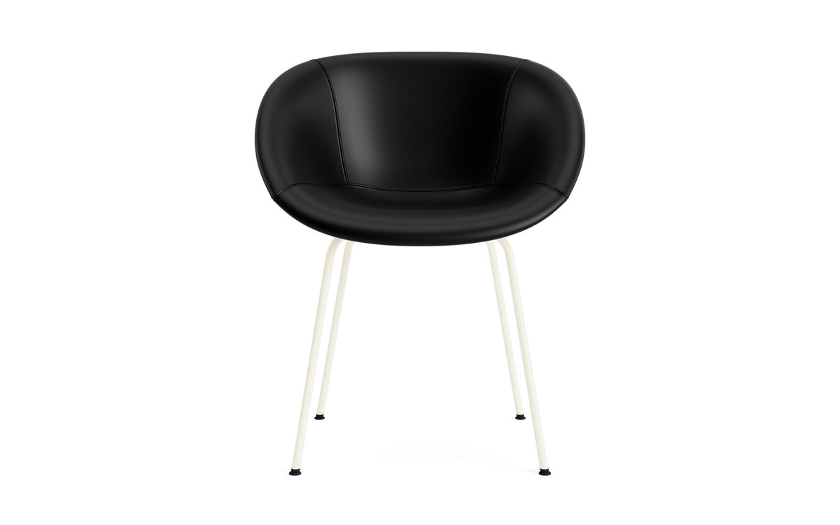 Mat Lehnstuhl vollpolster creme stahl in Ultra 41599 präsentiert im Onlineshop von KAQTU Design AG. Stuhl mit Armlehne ist von Normann Copenhagen