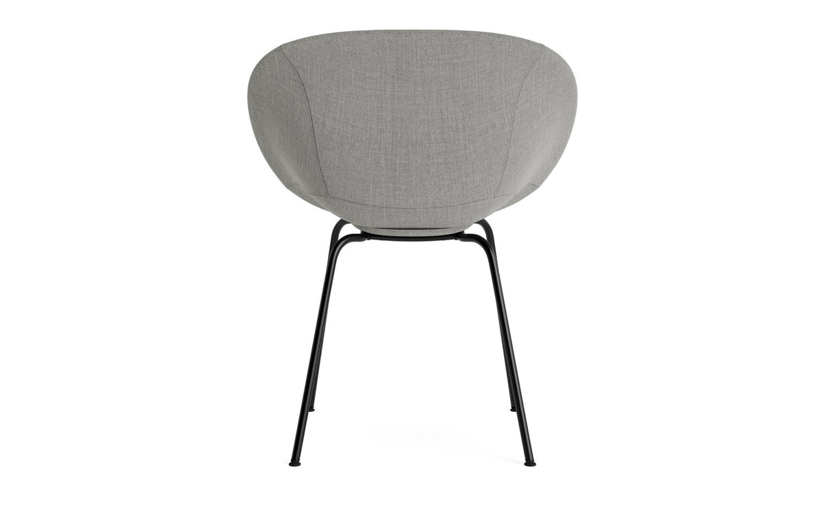 Mat Lehnstuhl vollpolster schwartz stahl in Remix 133 präsentiert im Onlineshop von KAQTU Design AG. Stuhl mit Armlehne ist von Normann Copenhagen
