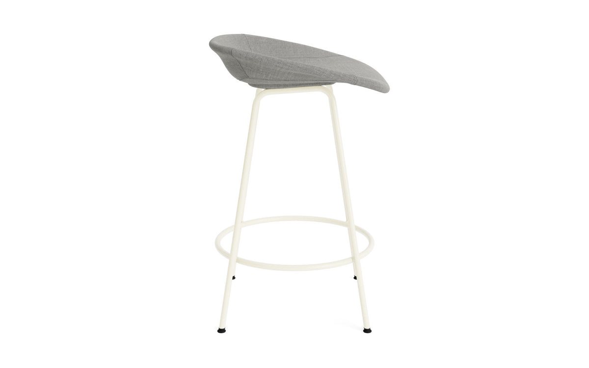 Mat Barstuhl 65 cm vollpolster creme Stahl in Remix 133 präsentiert im Onlineshop von KAQTU Design AG. Barstuhl ist von Normann Copenhagen