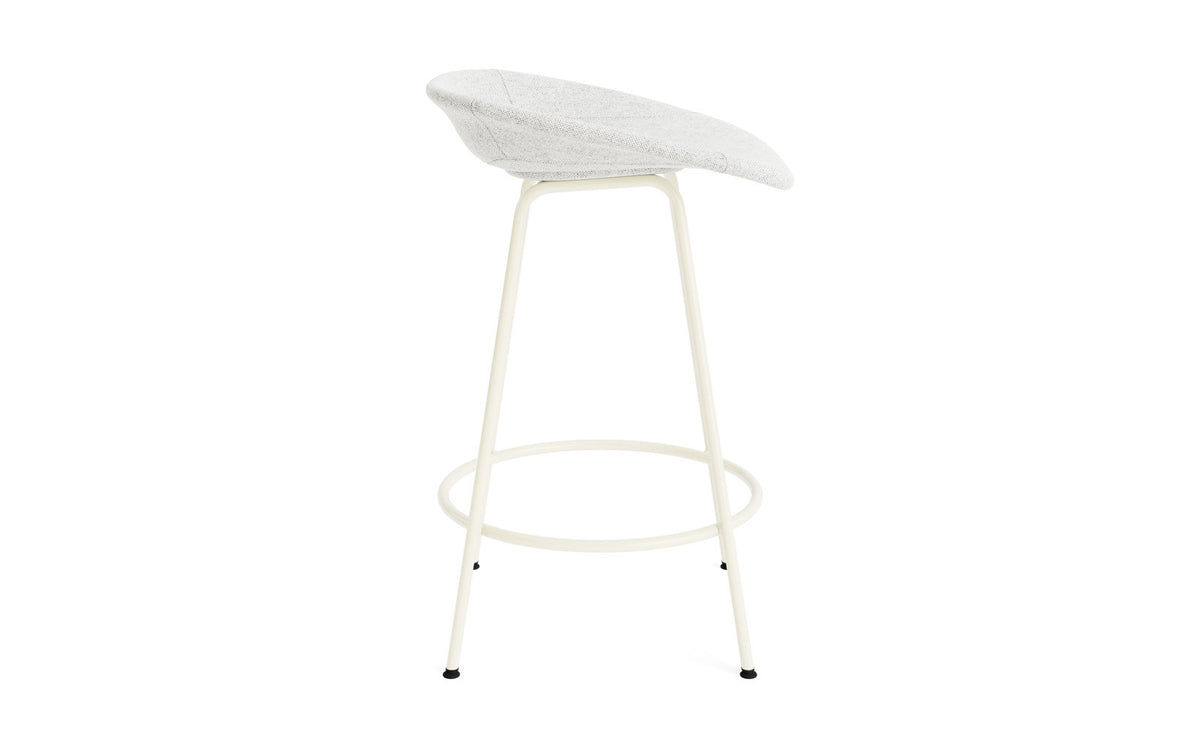Mat Barstuhl 65 cm vollpolster creme Stahl in Hallingdal 110 präsentiert im Onlineshop von KAQTU Design AG. Barstuhl ist von Normann Copenhagen