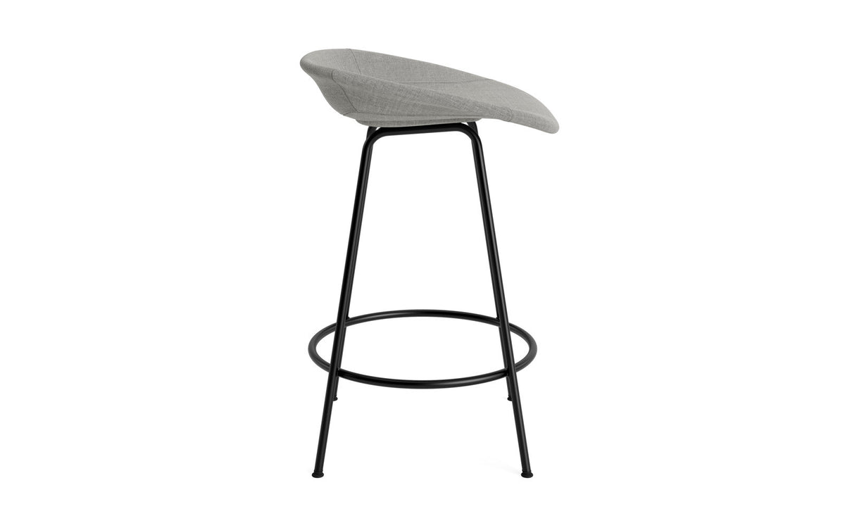 Mat Barstuhl 65 cm vollpolster schwarzes Stahl in Remix 133 präsentiert im Onlineshop von KAQTU Design AG. Barstuhl ist von Normann Copenhagen