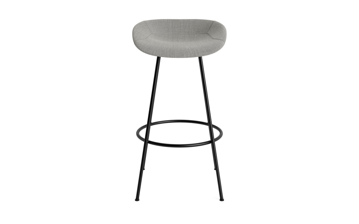 Mat Barstuhl 75 cm vollpolster schwarzes Stahl in Remix 133 präsentiert im Onlineshop von KAQTU Design AG. Barstuhl ist von Normann Copenhagen