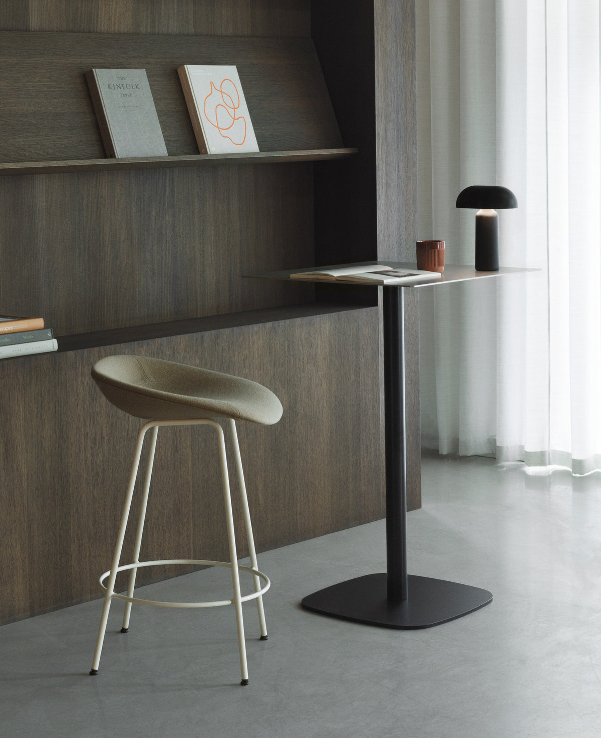 Mat Barstuhl 65 cm vollpolster schwarzes Stahl in Remix 133 präsentiert im Onlineshop von KAQTU Design AG. Barstuhl ist von Normann Copenhagen
