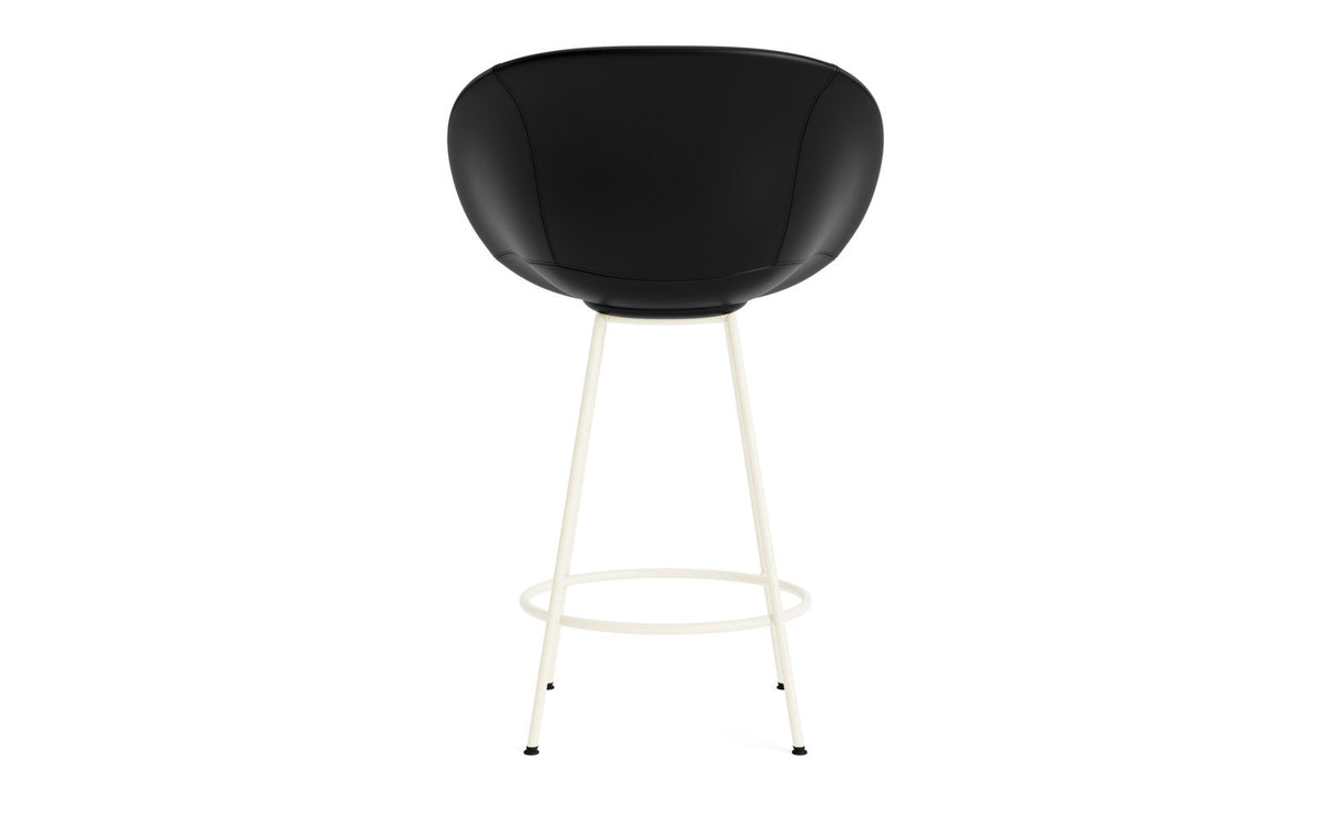 Mat Barstuhl mit Armlehne 65 cm vollpolster creme Stahl in Ultra 41599 präsentiert im Onlineshop von KAQTU Design AG. Barstuhl ist von Normann Copenhagen
