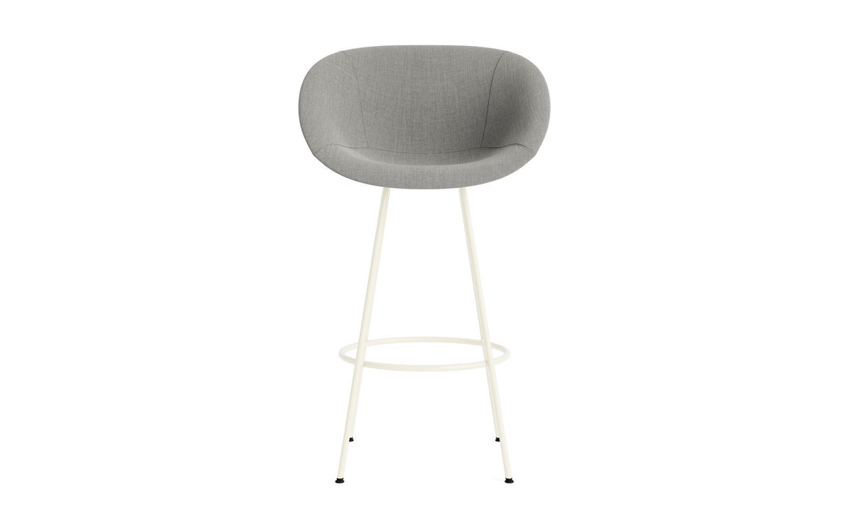Mat Barstuhl mit Armlehne 75 cm vollpolster creme Stahl in Remix 133 präsentiert im Onlineshop von KAQTU Design AG. Barstuhl ist von Normann Copenhagen