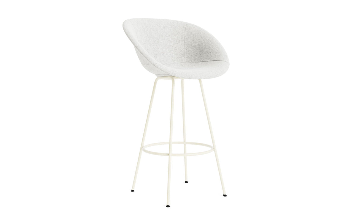 Mat Barstuhl mit Armlehne 75 cm vollpolster creme Stahl in Hallingdal 110 präsentiert im Onlineshop von KAQTU Design AG. Barstuhl ist von Normann Copenhagen