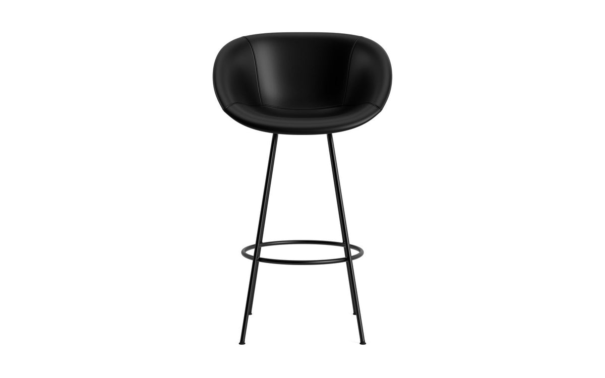 Mat Barstuhl mit Armlehne 75 cm vollpolster schwarzes Stahl in Ultra 41599 präsentiert im Onlineshop von KAQTU Design AG. Barstuhl ist von Normann Copenhagen