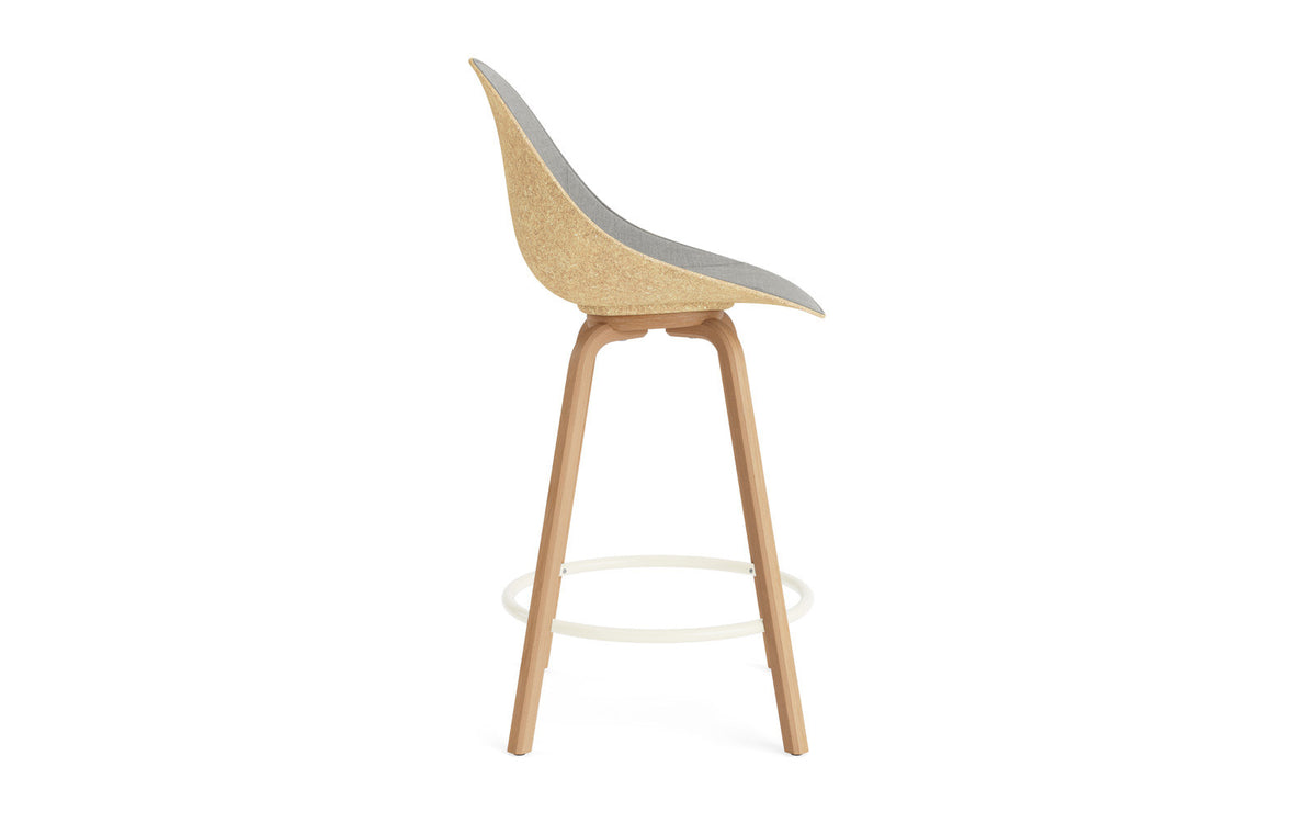 Mat Barstuhl 65 cm Frontpolster Hanffasern Buchenholz/creme in Remix 133 präsentiert im Onlineshop von KAQTU Design AG. Barstuhl ist von Normann Copenhagen