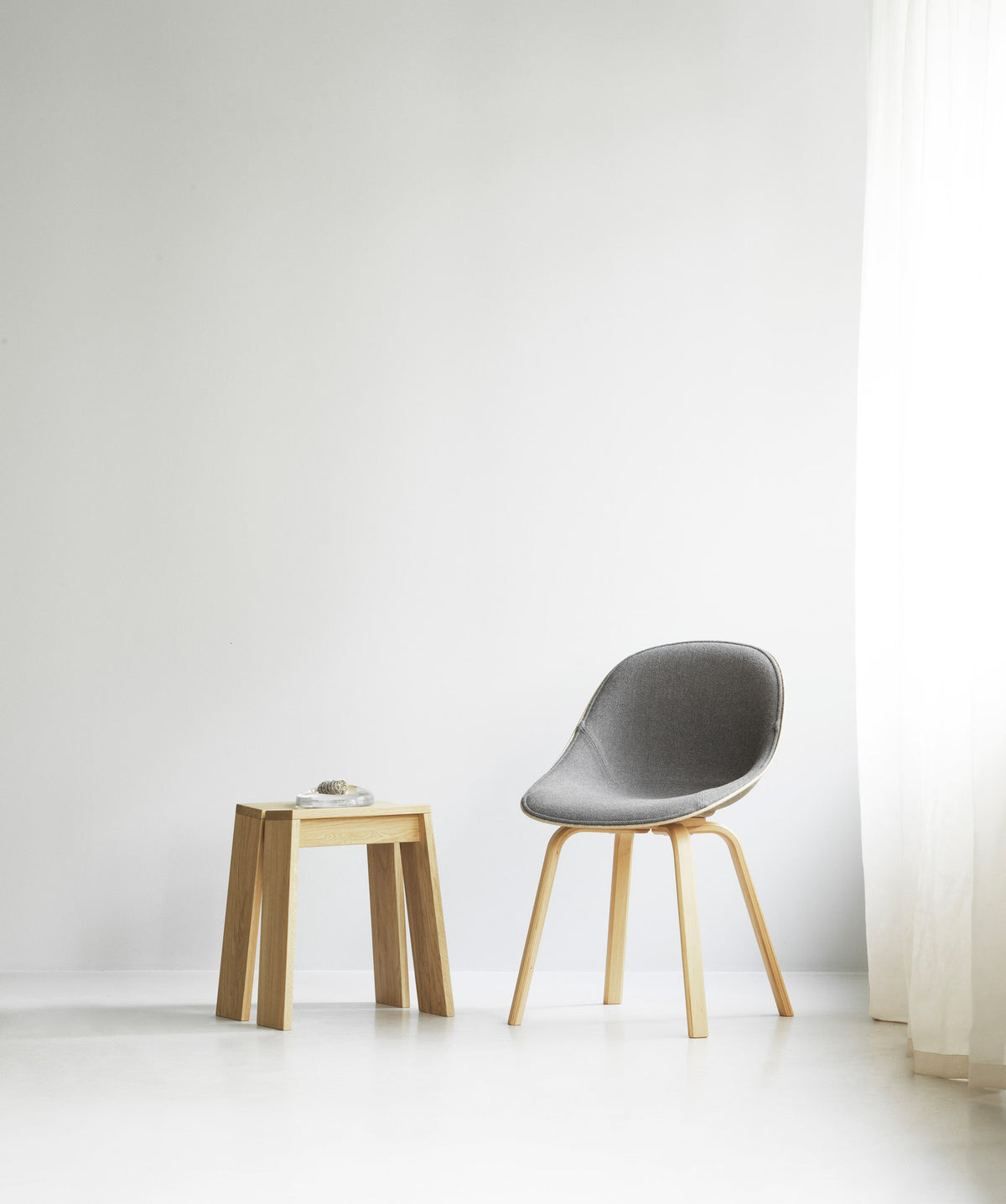 Mat Barstuhl 65 cm Frontpolster Seegras Buchenholz/schwarz in Hallingdal 110 präsentiert im Onlineshop von KAQTU Design AG. Barstuhl ist von Normann Copenhagen