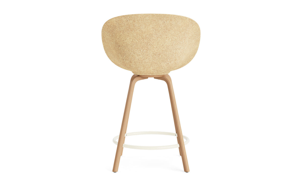 Mat Barstuhl mit Armlehne 65 cm Frontpolster Hanffasern Buchenholz/creme in Ultra 41599 präsentiert im Onlineshop von KAQTU Design AG. Barstuhl ist von Normann Copenhagen