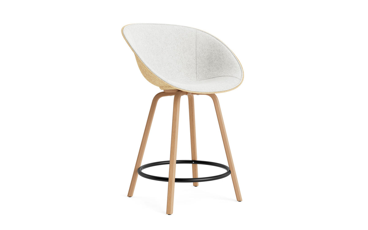 Mat Barstuhl mit Armlehne 65 cm Frontpolster Hanffasern Buchenholz/schwarz in Hallingdal 110 präsentiert im Onlineshop von KAQTU Design AG. Barstuhl ist von Normann Copenhagen